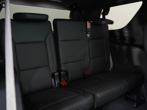 Used 2025 GMC Yukon Denali w/ Sun & Power Step Package AWD/4WD image 15