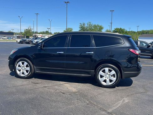 Used 2017 Chevrolet Traverse LT w/ Style and Technology Package FWD image 2