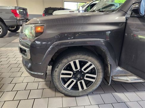 Used 2022 Toyota 4Runner Limited AWD/4WD image 7