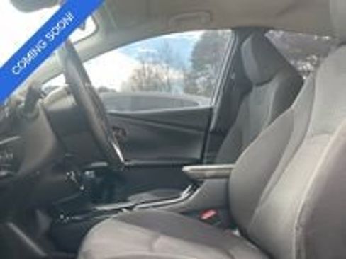 Used 2018 Toyota Prius Three FWD image 10