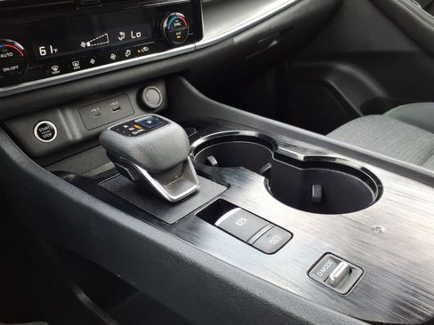 Used 2021 Nissan Rogue SV image 21