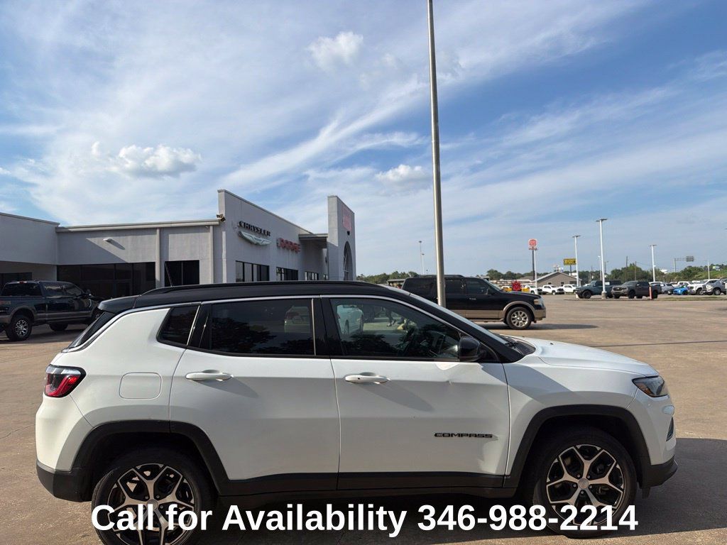 Used 2024 Jeep Compass Limited AWD/4WD image 7