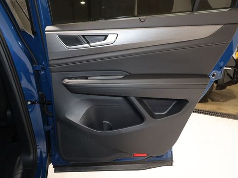 Used 2025 Volkswagen Atlas Cross Sport SE image 18