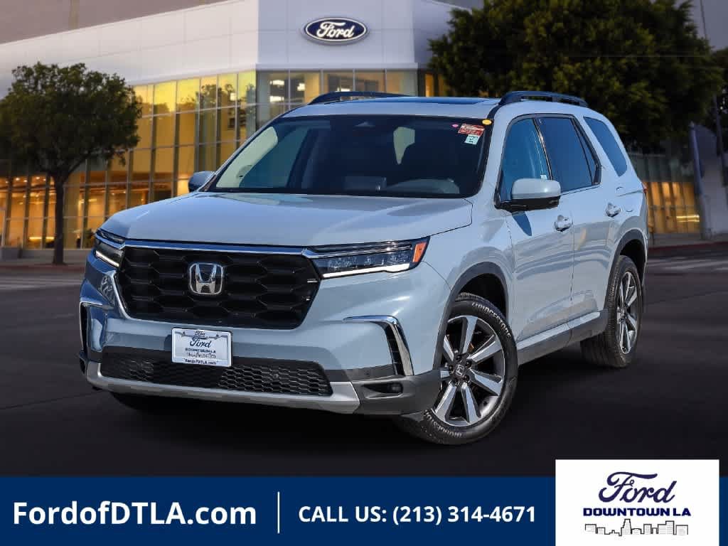 Used 2024 Honda Pilot Touring image 1