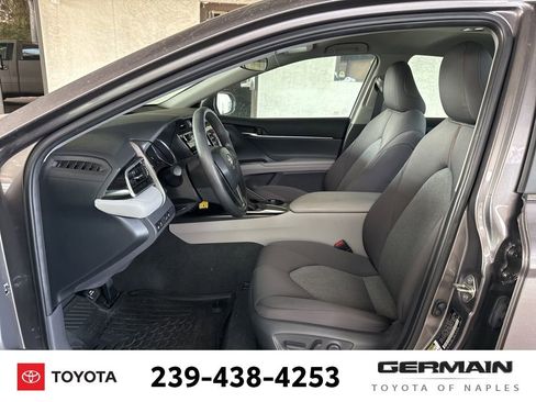 Used 2018 Toyota Camry LE image 13