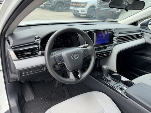 Used 2025 Toyota Camry LE FWD image 10