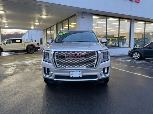 Used 2021 GMC Yukon Denali w/ Denali Premium Package image 2