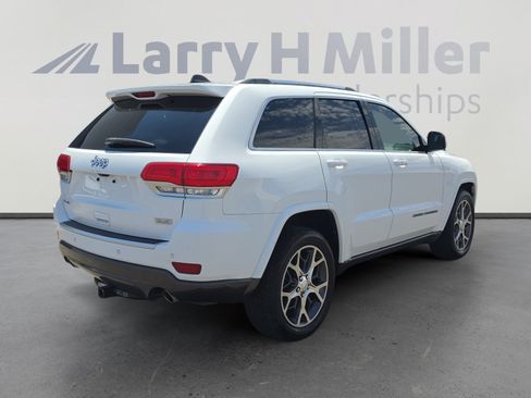 Used 2018 Jeep Grand Cherokee Limited AWD/4WD image 5
