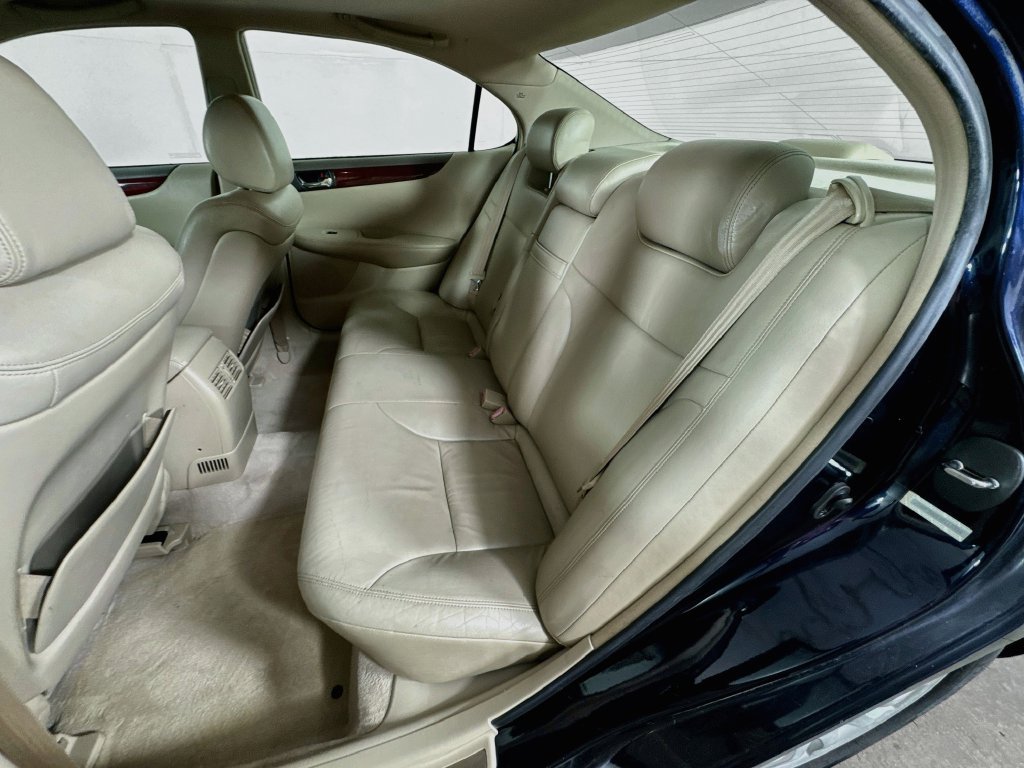 Used 2003 Lexus ES 330 w/ Premium Pkg FWD image 27