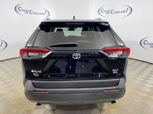 Used 2021 Toyota RAV4 XLE Premium AWD/4WD image 5