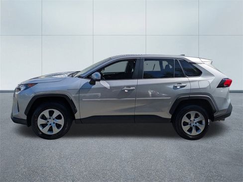 Used 2022 Toyota RAV4 LE image 6