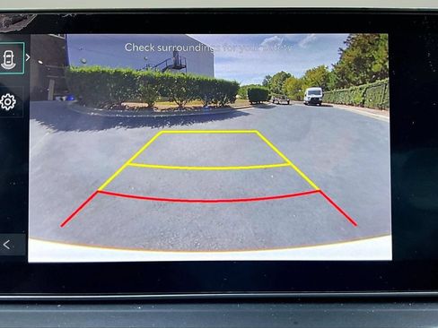 Used 2025 Kia Sorento S w/ Panoramic Sunroof Package FWD image 13
