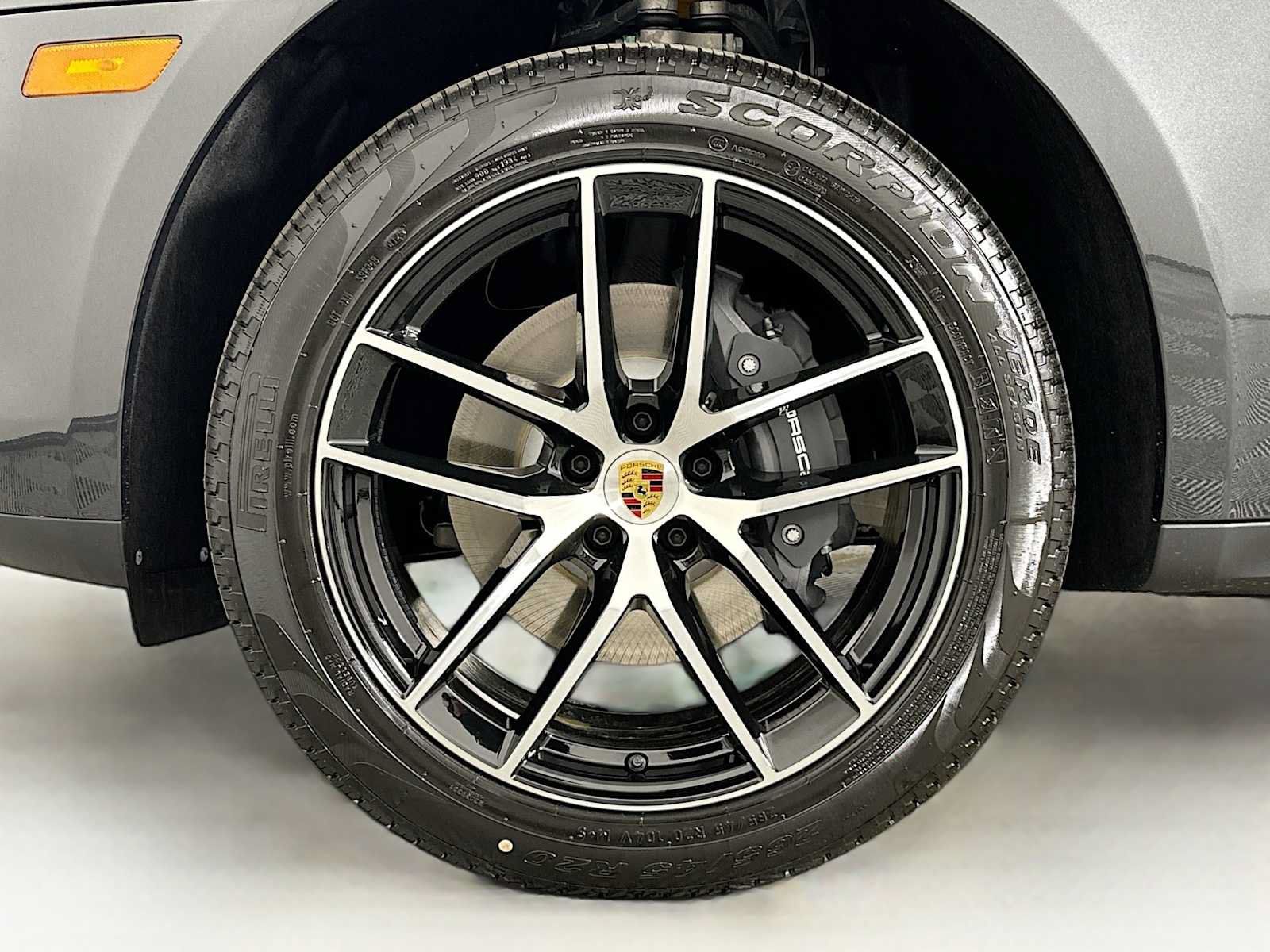 Used 2026 Porsche Macan AWD/4WD image 32