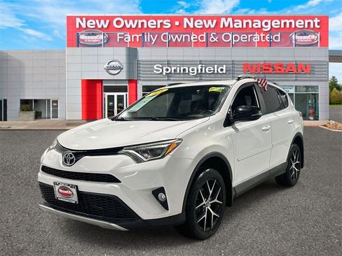 Used 2016 Toyota RAV4 SE image 2
