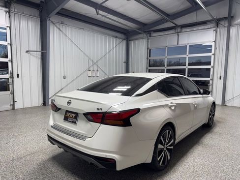 Used 2021 Nissan Altima 2.5 SR w/ SR Premium Package image 16