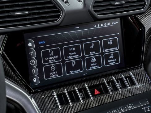 Used 2023 Lamborghini Urus Performante AWD/4WD image 26