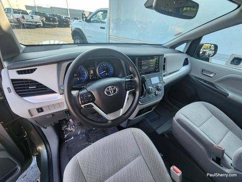 Used 2020 Toyota Sienna LE FWD image 37