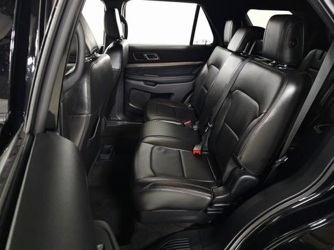 Used 2018 Ford Explorer XLT w/ Equipment Group 202A image 28