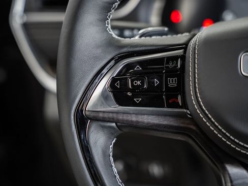 New 2025 Jeep Grand Cherokee Overland image 30