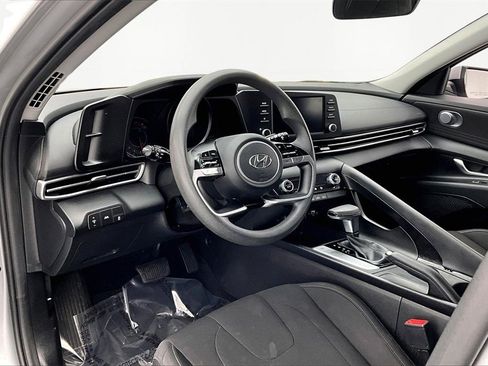 Used 2023 Hyundai Elantra SEL image 14