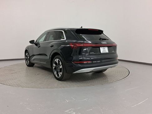 Used 2022 Audi e-tron Premium Plus image 3