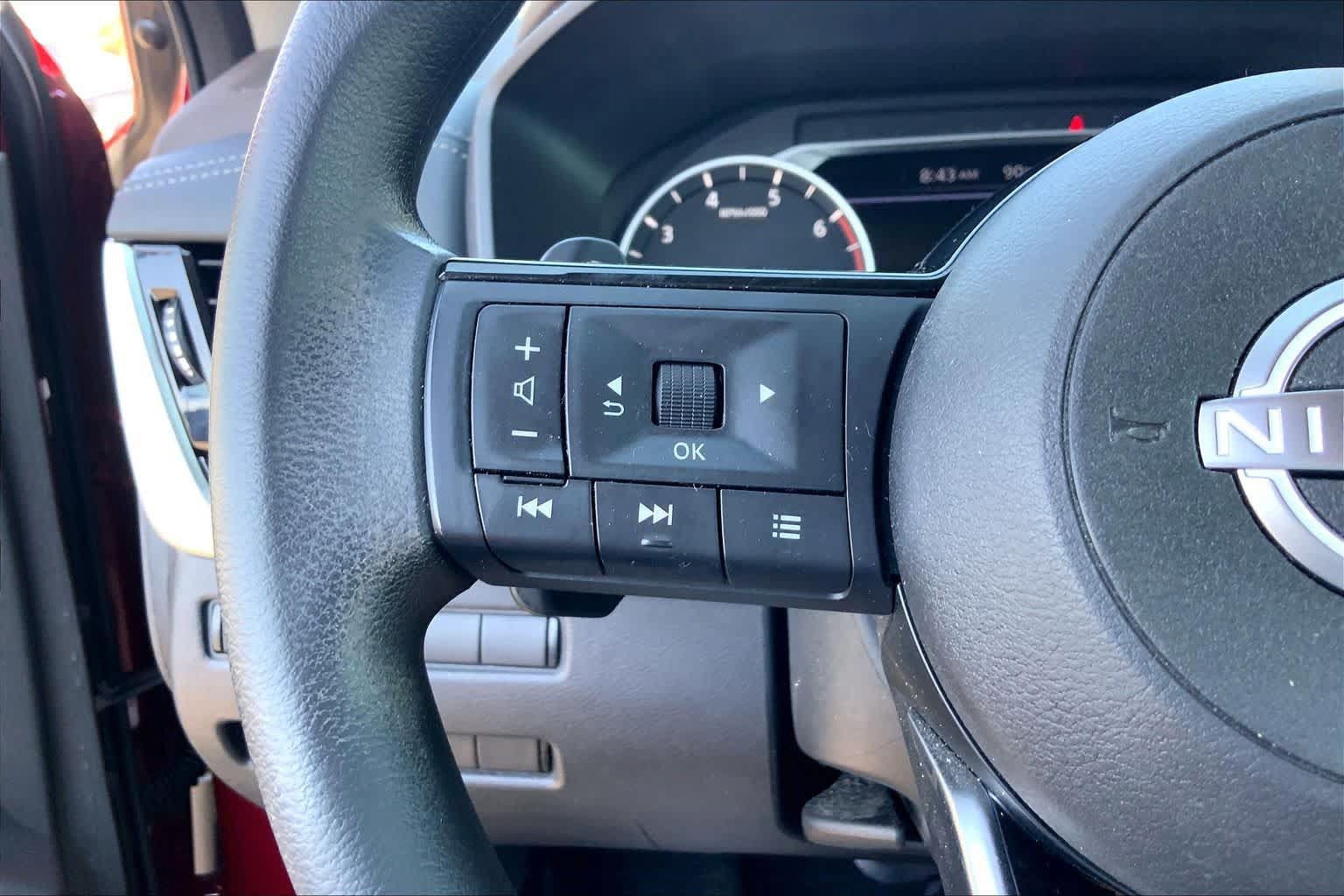 Used 2022 Nissan Rogue SV FWD image 24