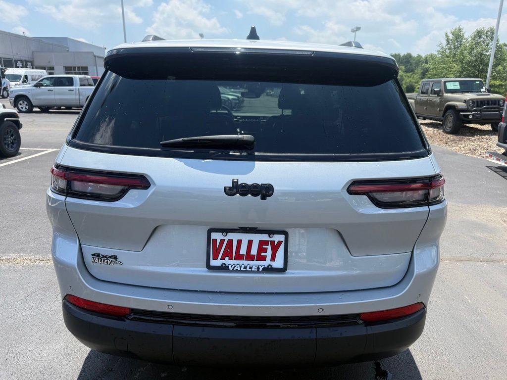 Certified 2024 Jeep Grand Cherokee L Altitude AWD/4WD image 5