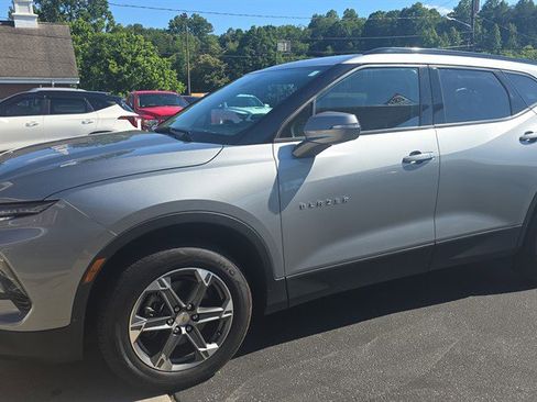 Used 2024 Chevrolet Blazer LT AWD/4WD image 1