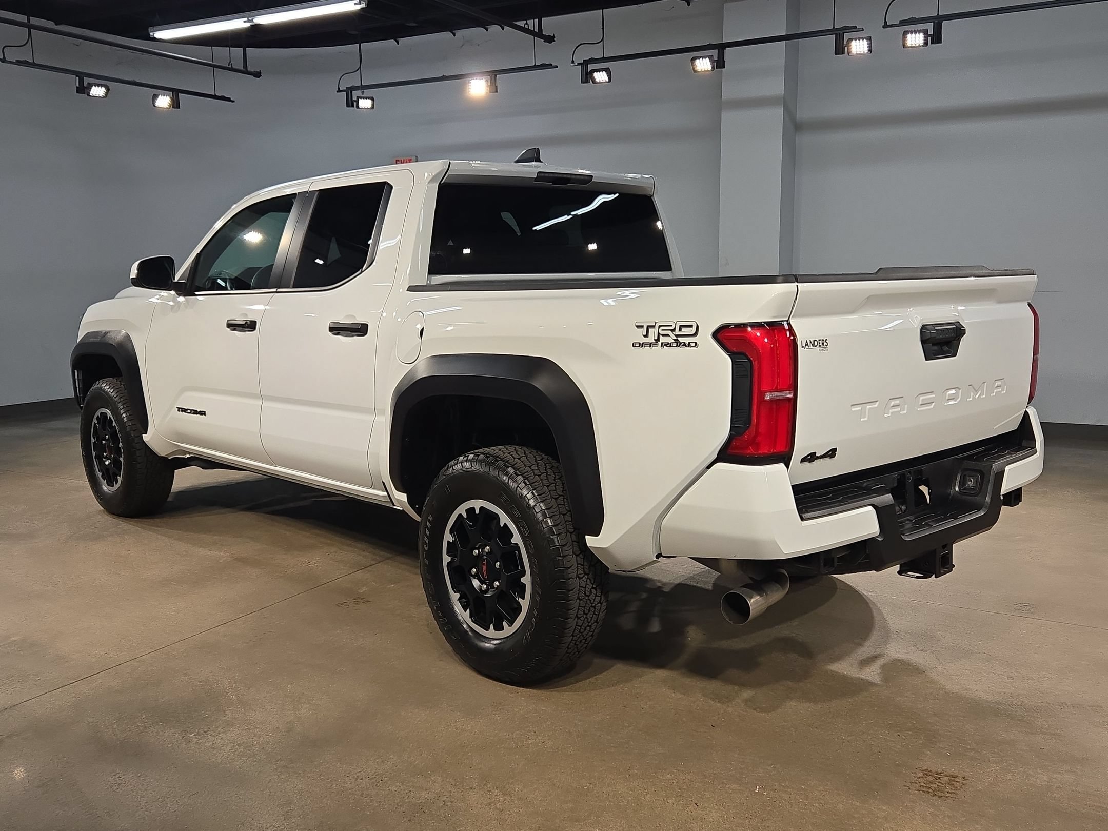 Certified 2025 Toyota Tacoma TRD Off-Road AWD/4WD image 5