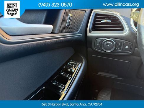 Used 2019 Ford Edge SEL FWD image 12