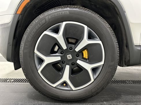 Used 2022 Rivian R1T Adventure image 9