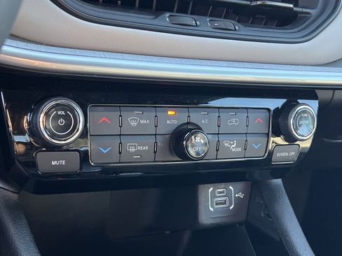 Used 2025 Jeep Compass Limited AWD/4WD image 20