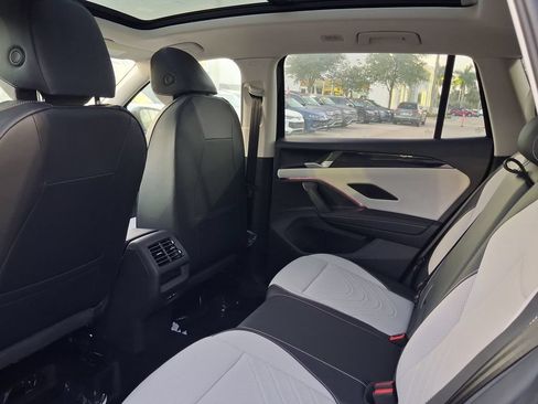 New 2026 Volkswagen Tiguan SE FWD image 5