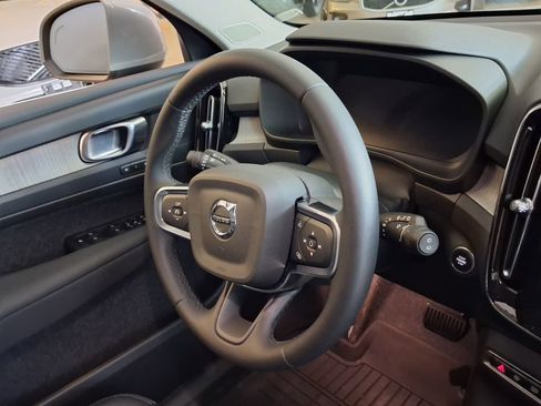 Certified 2024 Volvo XC40 B5 Core AWD/4WD image 17