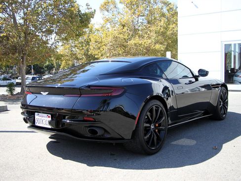 Used 2018 Aston Martin DB11 Coupe image 8