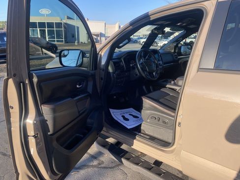 Used 2024 Nissan Titan PRO-4X w/ Pro-4x Convenience Package image 10