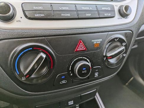 Used 2022 Hyundai Accent SEL FWD image 12