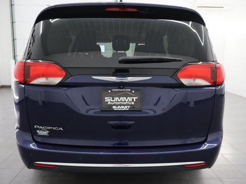Used 2017 Chrysler Pacifica Touring-L FWD image 27