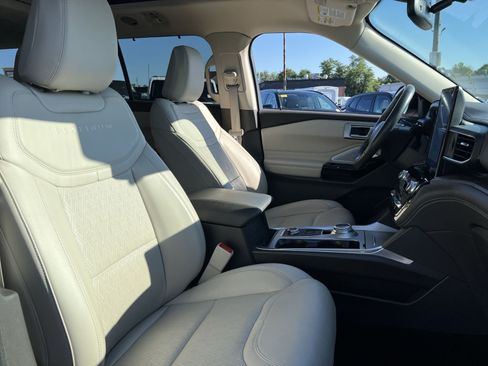 Used 2023 Ford Explorer Platinum w/ Technology Package AWD/4WD image 27