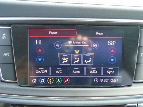 Used 2020 Buick Enclave Essence w/ Sound and Sites Package AWD/4WD image 11