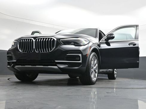 Used 2022 BMW X5 xDrive40i w/ Premium Package AWD/4WD image 39