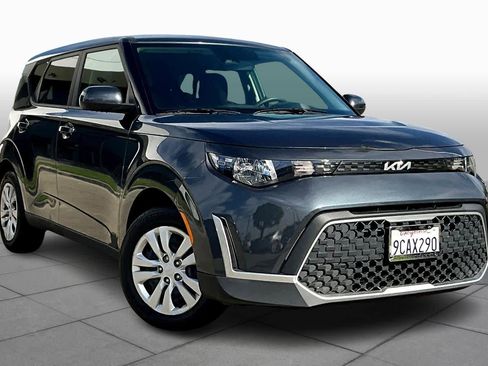 Used 2023 Kia Soul LX image 2