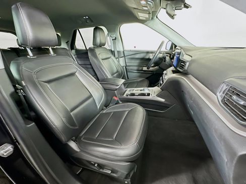 Used 2023 Ford Explorer XLT w/ Equipment Group 202A image 31