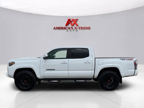 Used 2022 Toyota Tacoma TRD Sport w/ Technology Package AWD/4WD image 2