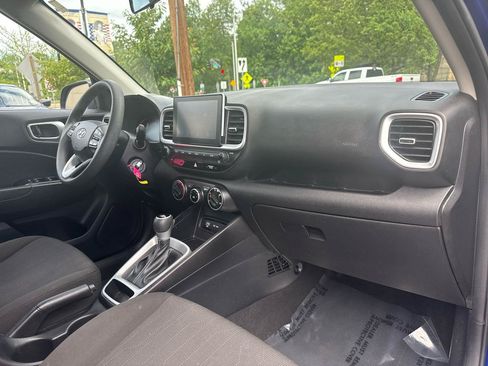 Used 2023 Hyundai Venue SE w/ Cargo Package FWD image 12