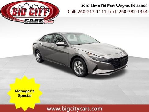 Used 2023 Hyundai Elantra SE image 1