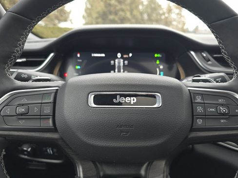 Used 2025 Jeep Grand Cherokee Limited 4xe image 31