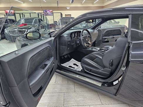 Used 2010 Dodge Challenger SRT8 w/ SRT Option Group II RWD image 13