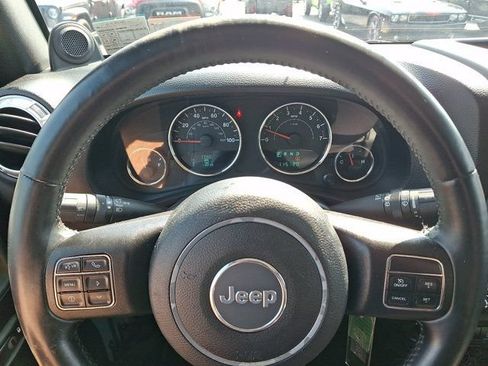 Used 2014 Jeep Wrangler Unlimited Sahara w/ Dual Top Group AWD/4WD image 23