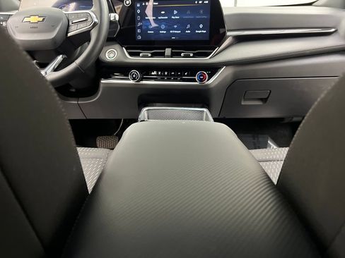 Used 2026 Chevrolet Equinox LT FWD image 41